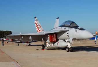 166805 - USA - Navy McDonnell Douglas F/A-18F Super Hornet