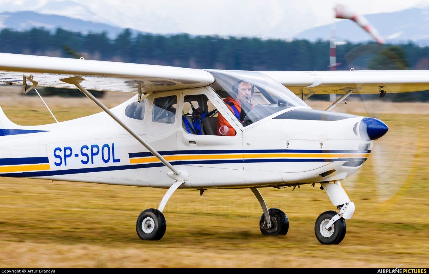 Private SP-SPOL aircraft at Nowy Targ Airport