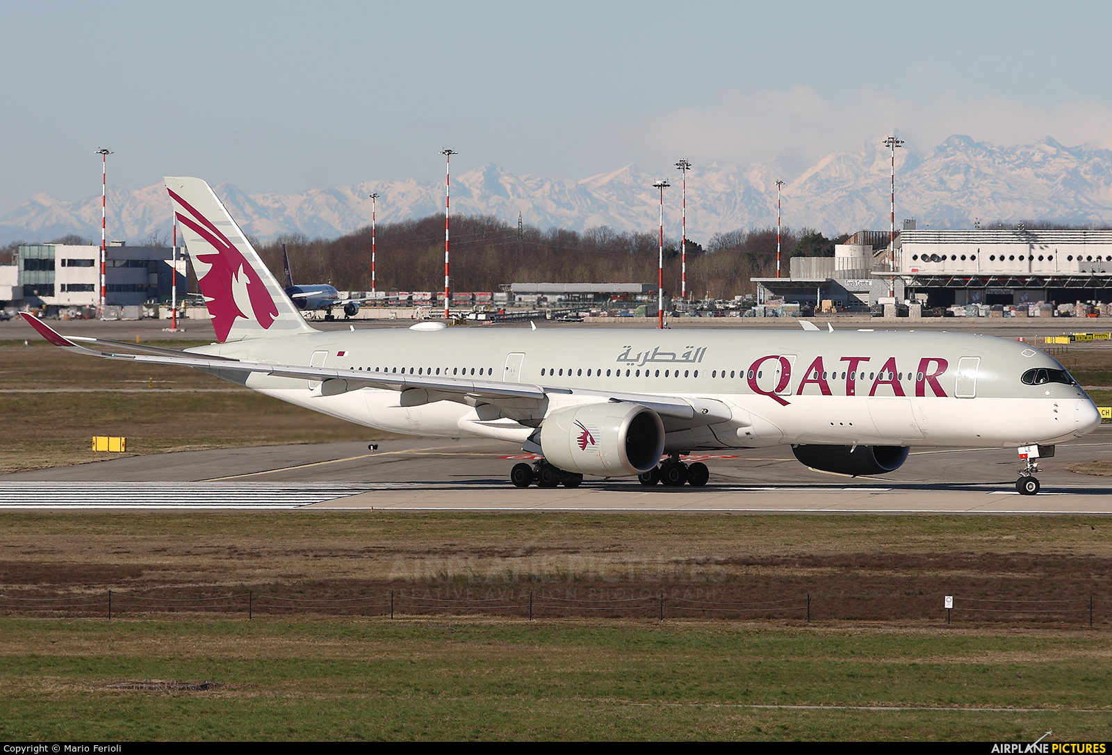 Qatar Airways A7-ALE aircraft at Milan - Malpensa