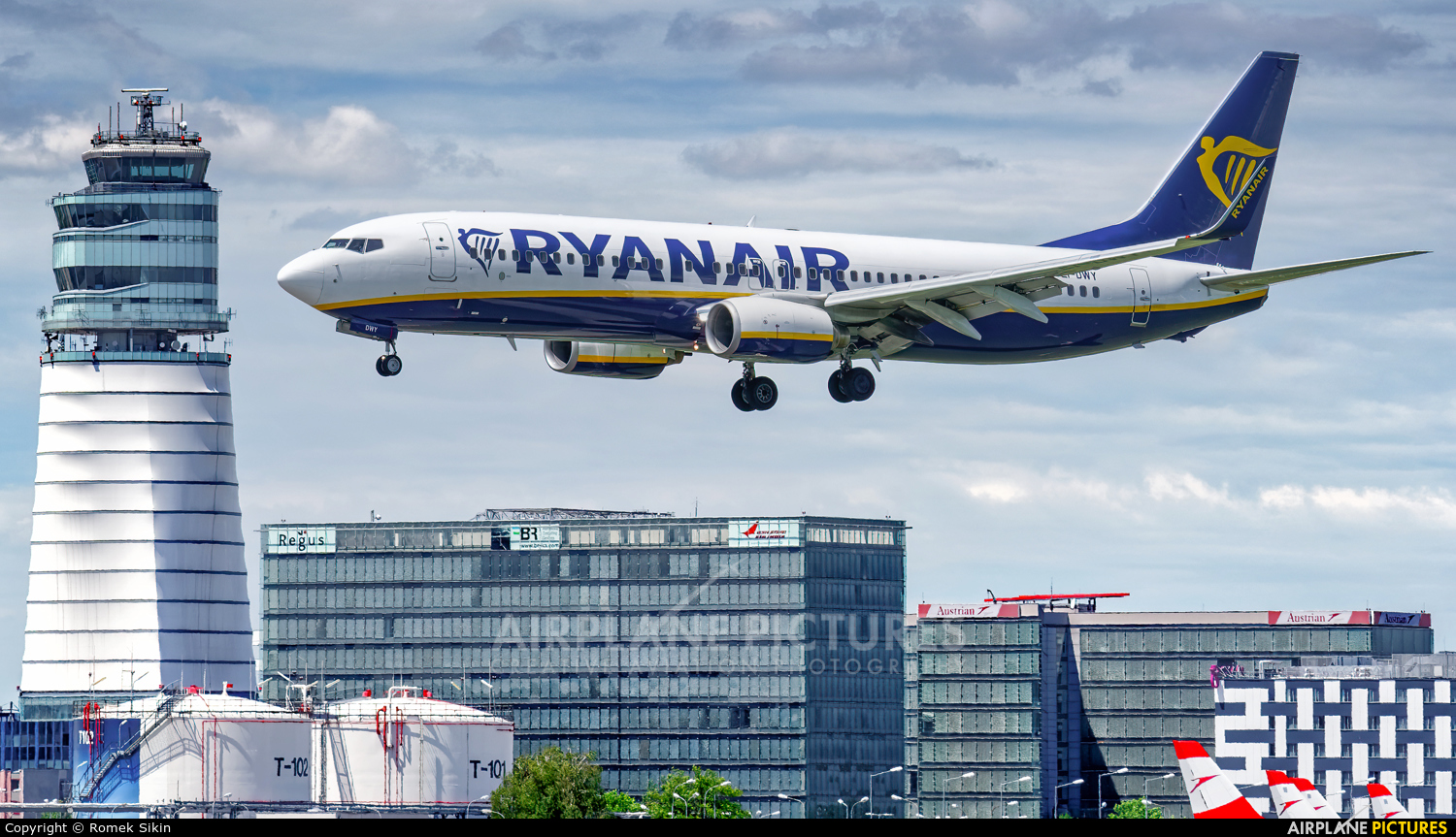Ryanair EI-DWY aircraft at Vienna - Schwechat
