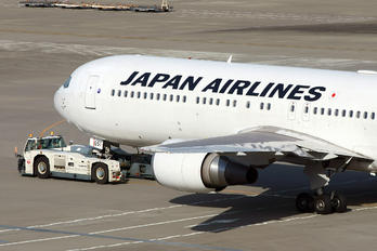 JA651J - JAL - Japan Airlines Boeing 767-300ER