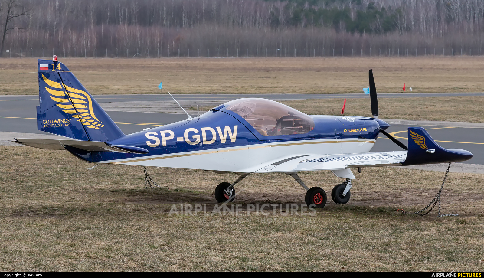 Goldwings Flight Academy SP-GDW aircraft at Warsaw - Babice