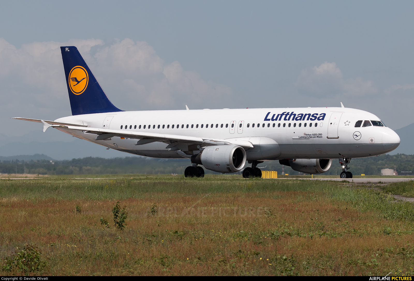 Lufthansa D-AIPL aircraft at Milan - Malpensa
