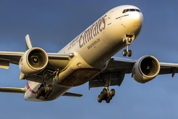 A6-EQH - Emirates Airlines Boeing 777-31H(ER)