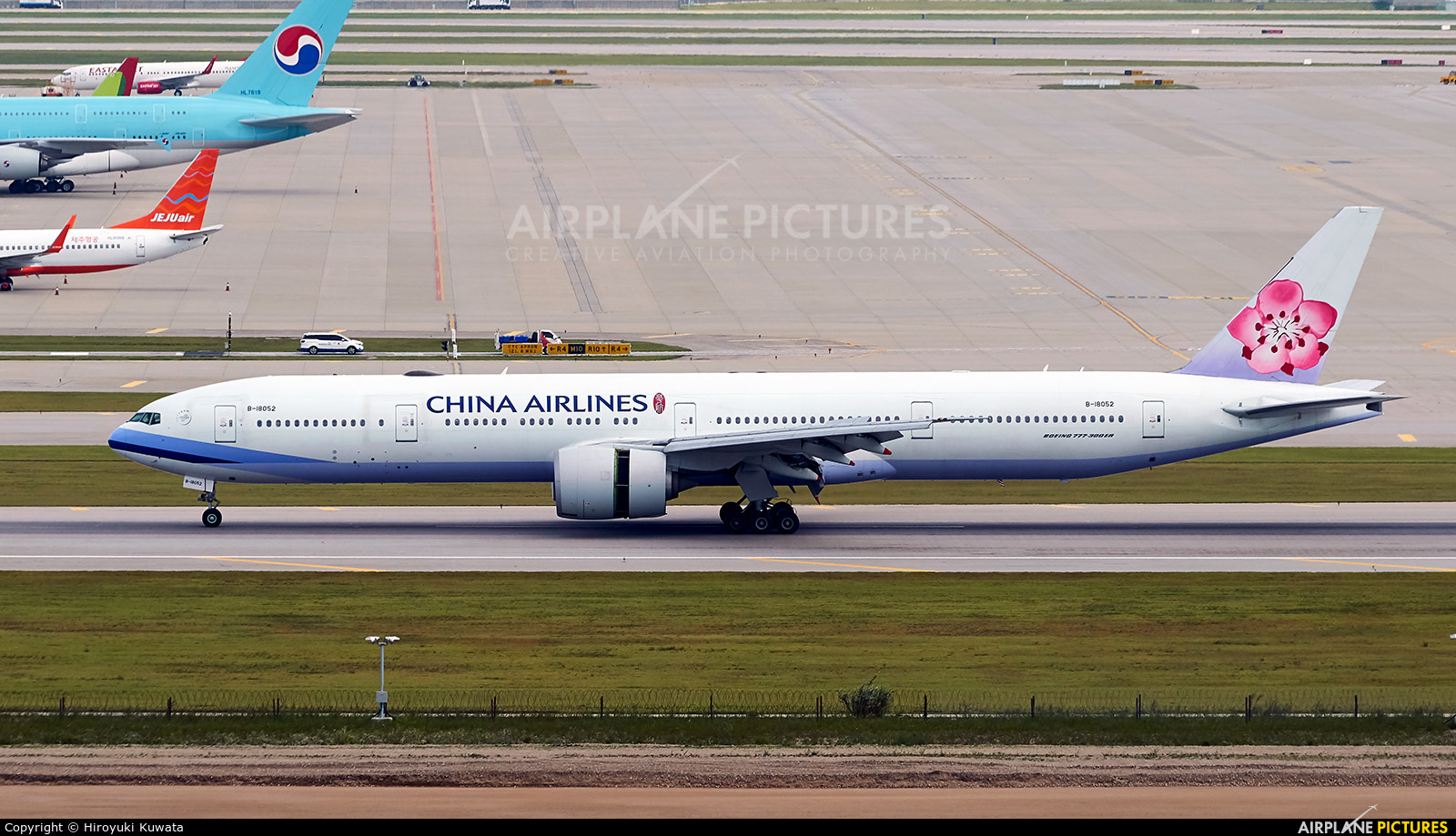 China Airlines B-18052 aircraft at Seoul - Incheon