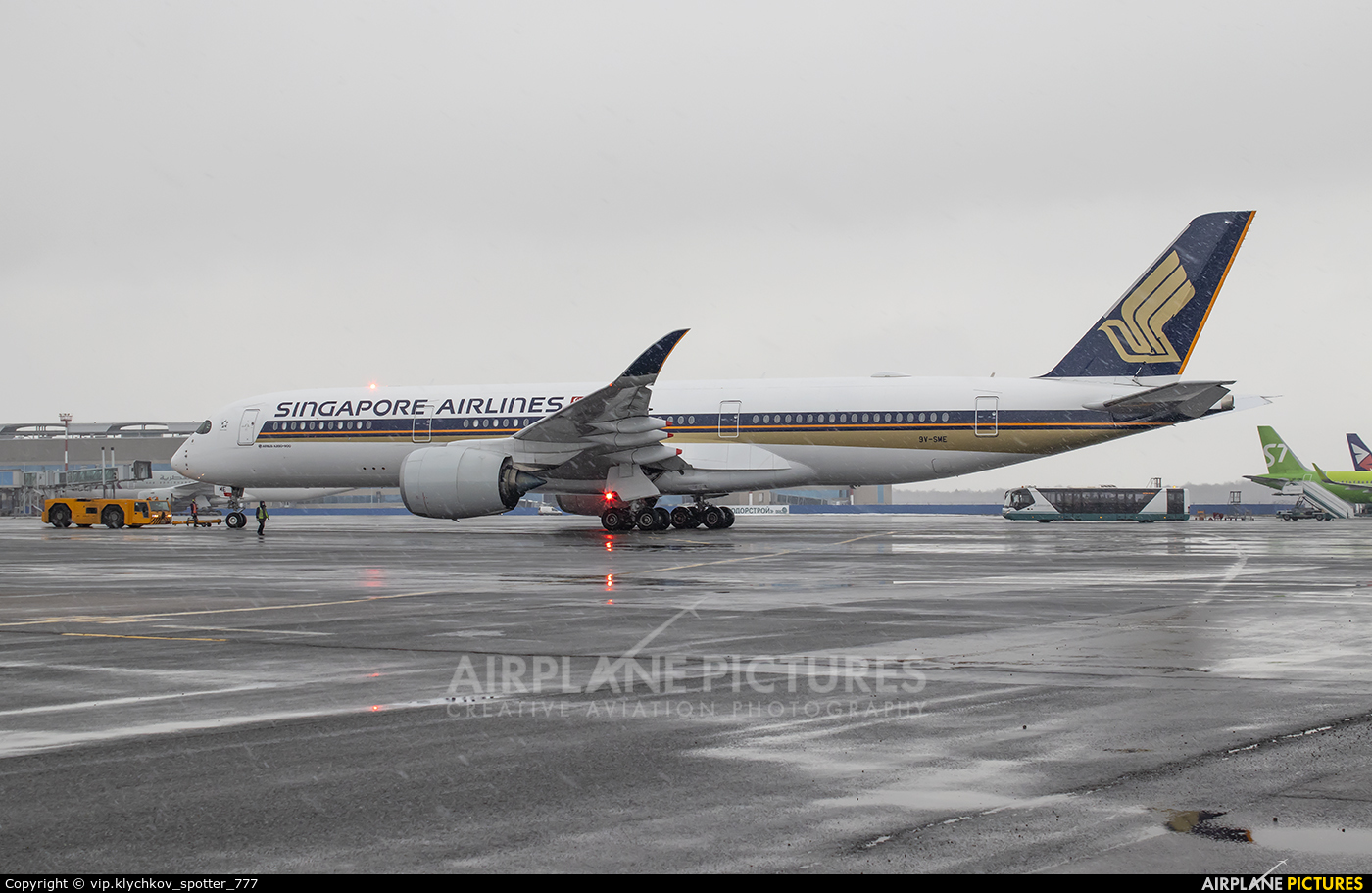 Singapore Airlines 9V-SME aircraft at Moscow - Domodedovo