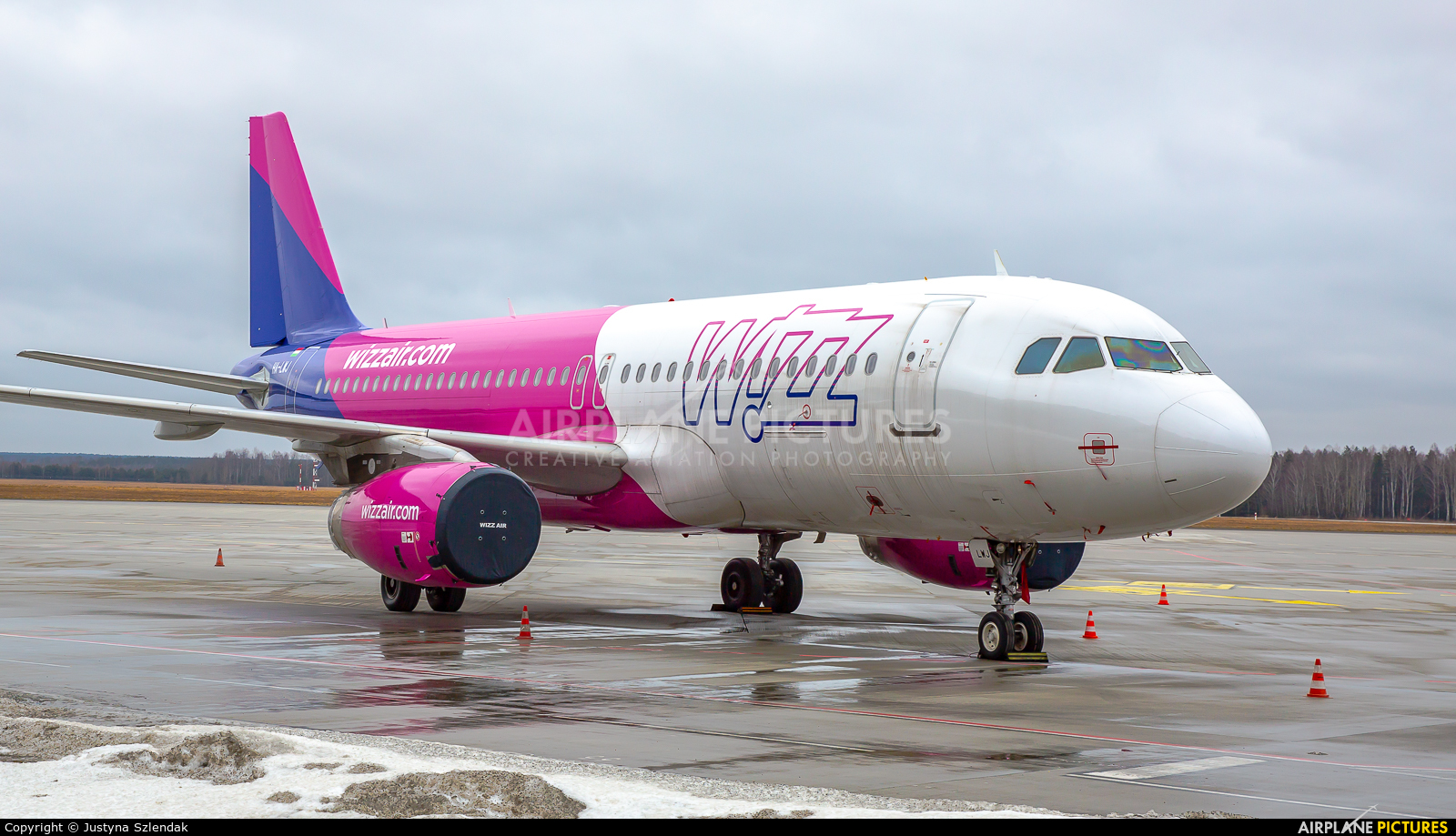 Wizz Air HA-LWJ aircraft at Katowice - Pyrzowice