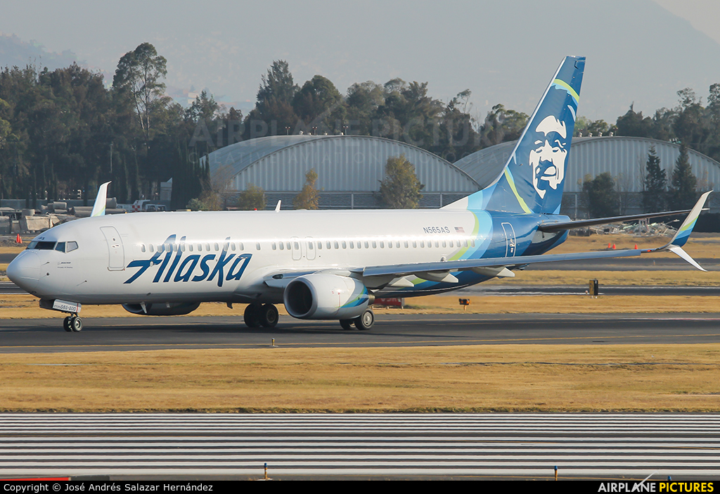Alaska Airlines N565AS aircraft at Mexico City - Licenciado Benito Juarez Intl