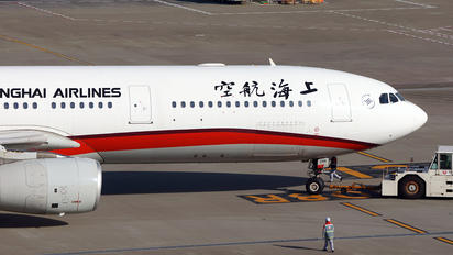 B-6096 - Shanghai Airlines Airbus A330-300