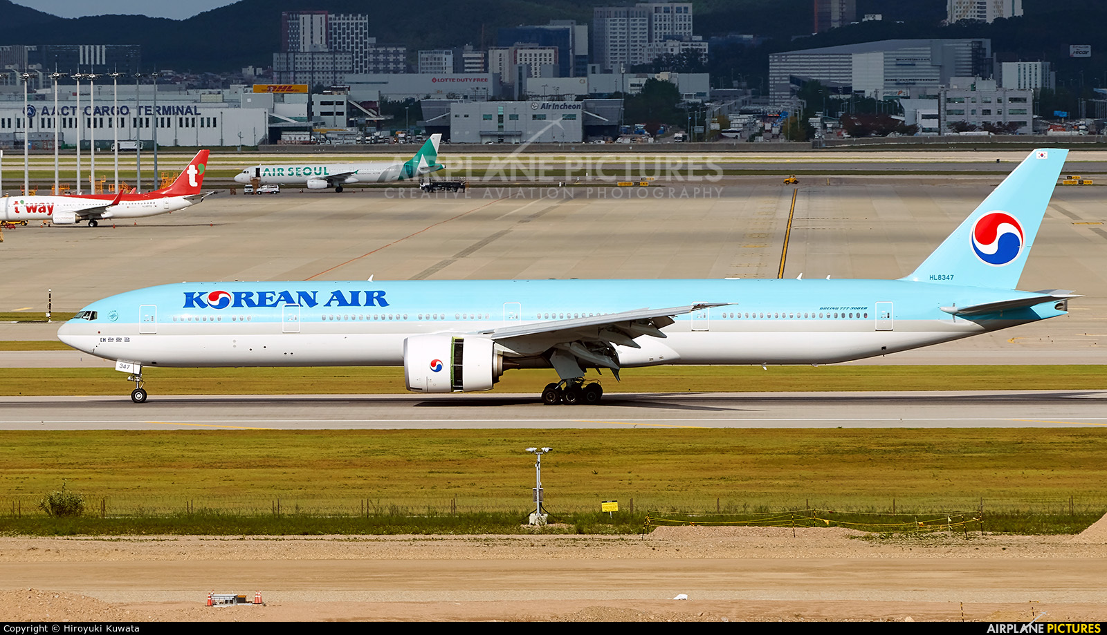 Korean Air HL8347 aircraft at Seoul - Incheon