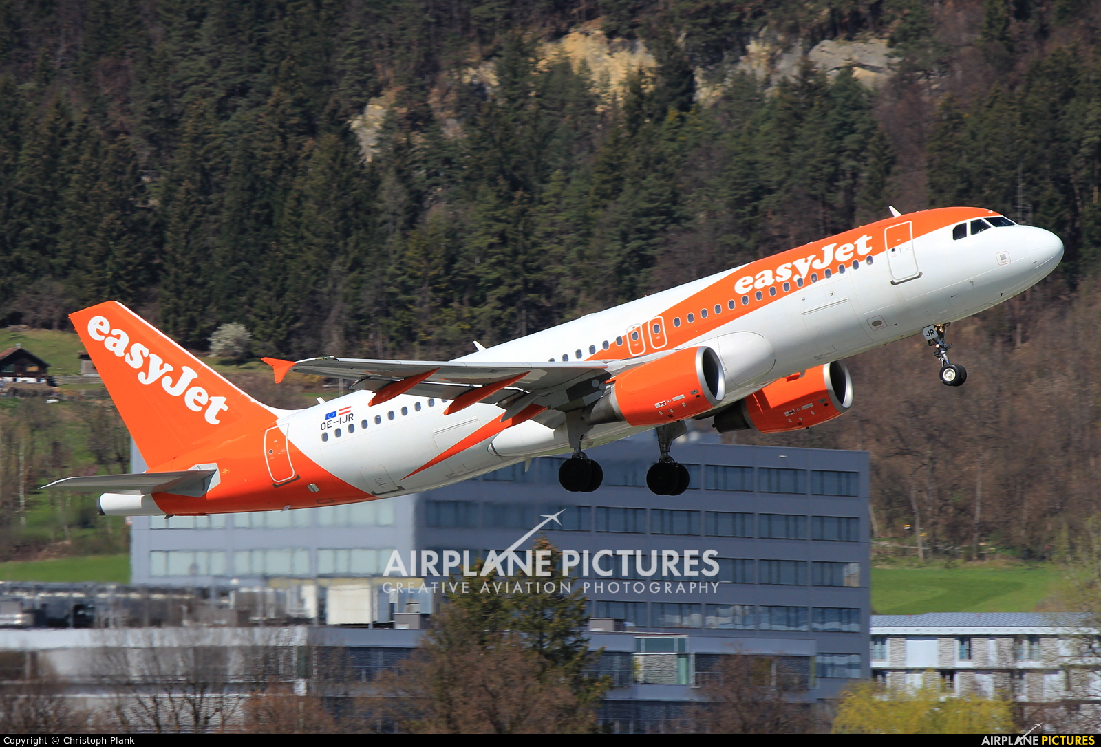easyJet Europe OE-IJR aircraft at Innsbruck