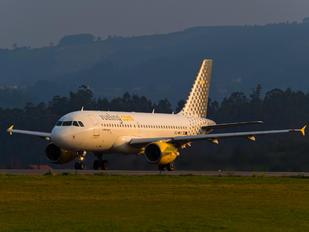 EC-MKV - Vueling Airlines Airbus A319