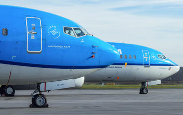 PH-BXE - KLM Boeing 737-800