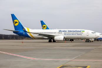 UR-PSY - Ukraine International Airlines Boeing 737-800