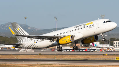 EC-MEQ - Vueling Airlines Airbus A320