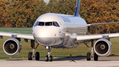 D-AIUS - Lufthansa Airbus A320