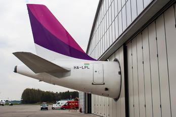 HA-LPL - Wizz Air - Airport Overview - Hangar