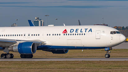 N182DN - Delta Air Lines Boeing 767-300ER