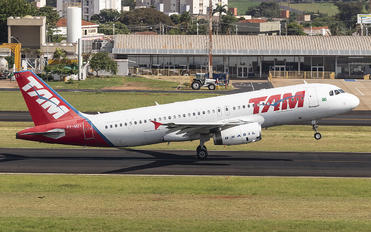 PT-MZI - TAM Airbus A320