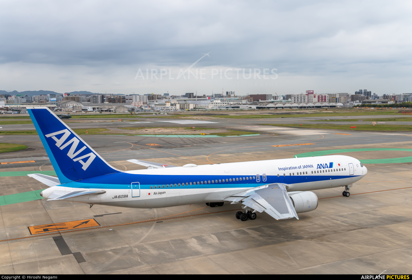 JA609A - ANA - All Nippon Airways Boeing 767-300ER at Fukuoka 