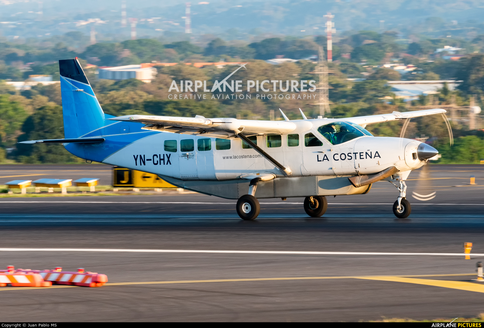 La Costeña YN-CHX aircraft at San Jose - Juan Santamaría Intl