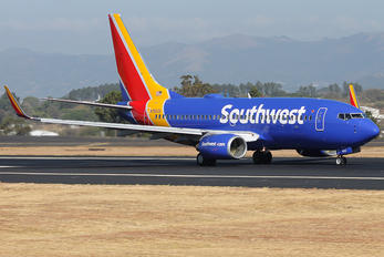 N7833A - Southwest Airlines Boeing 737-700