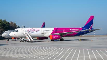 HA-LXA - Wizz Air Airbus A321