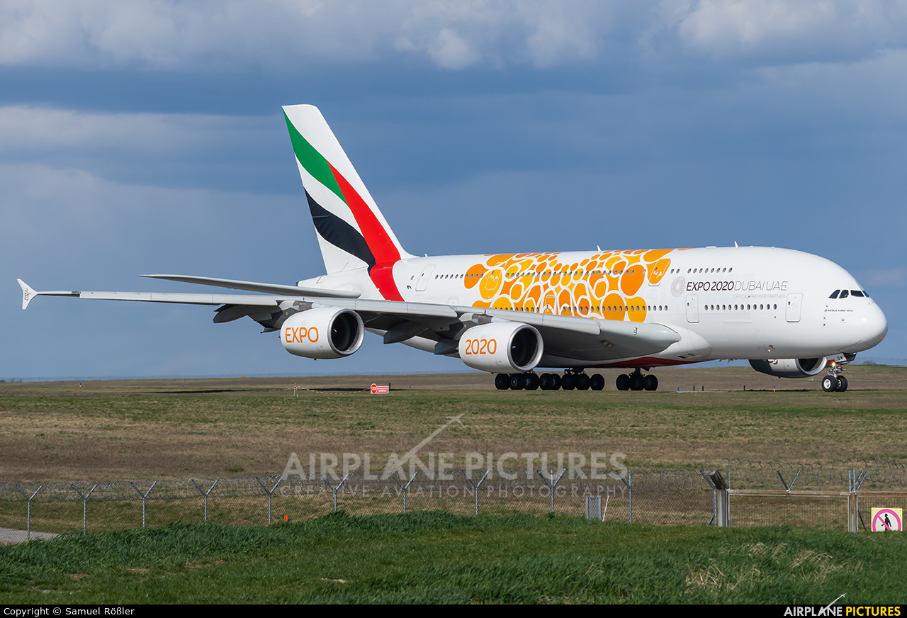 Emirates Airlines A6-EOV aircraft at Vienna - Schwechat