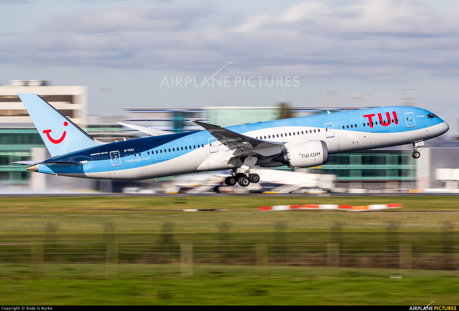 TUI Airways G-TUIJ aircraft at Manchester