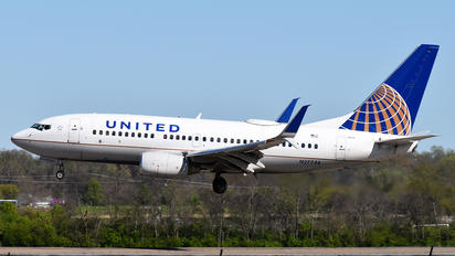 N27734 - United Airlines Boeing 737-700