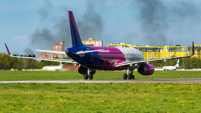 HA-LYE - Wizz Air Airbus A320