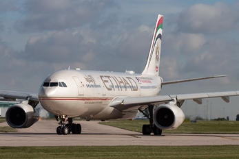 A6-EYK - Etihad Airways Airbus A330-200