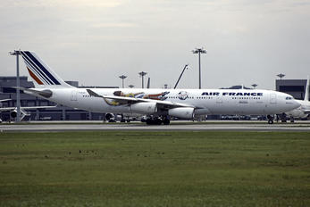 F-GLZK - Joon Airbus A340-300