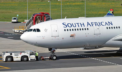 ZS-SXZ - South African Airways Airbus A330-200