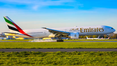 A6-ENY - Emirates Airlines Boeing 777-300ER