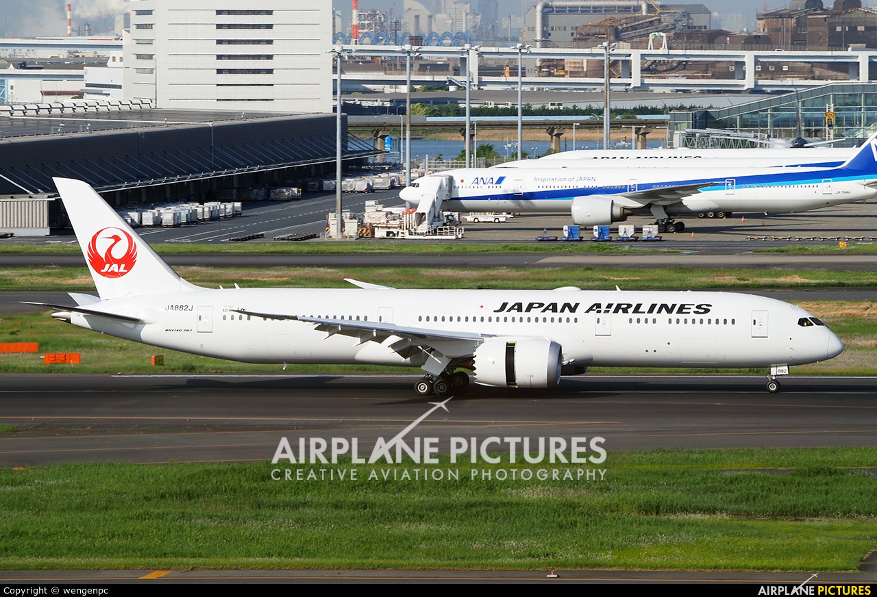 JAL - Japan Airlines JA882J aircraft at Tokyo - Haneda Intl