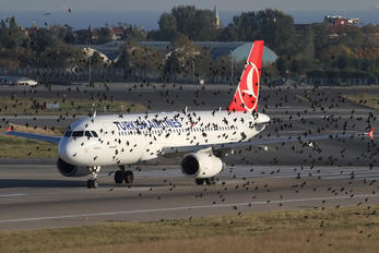 TC-JUI - Turkish Airlines Airbus A320