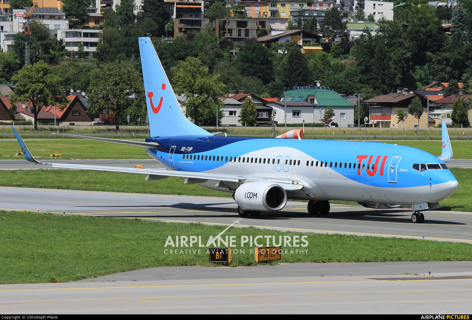 TUI Airlines Belgium OO-TUP aircraft at Innsbruck