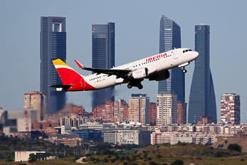 EC-LVD - Iberia Airbus A320