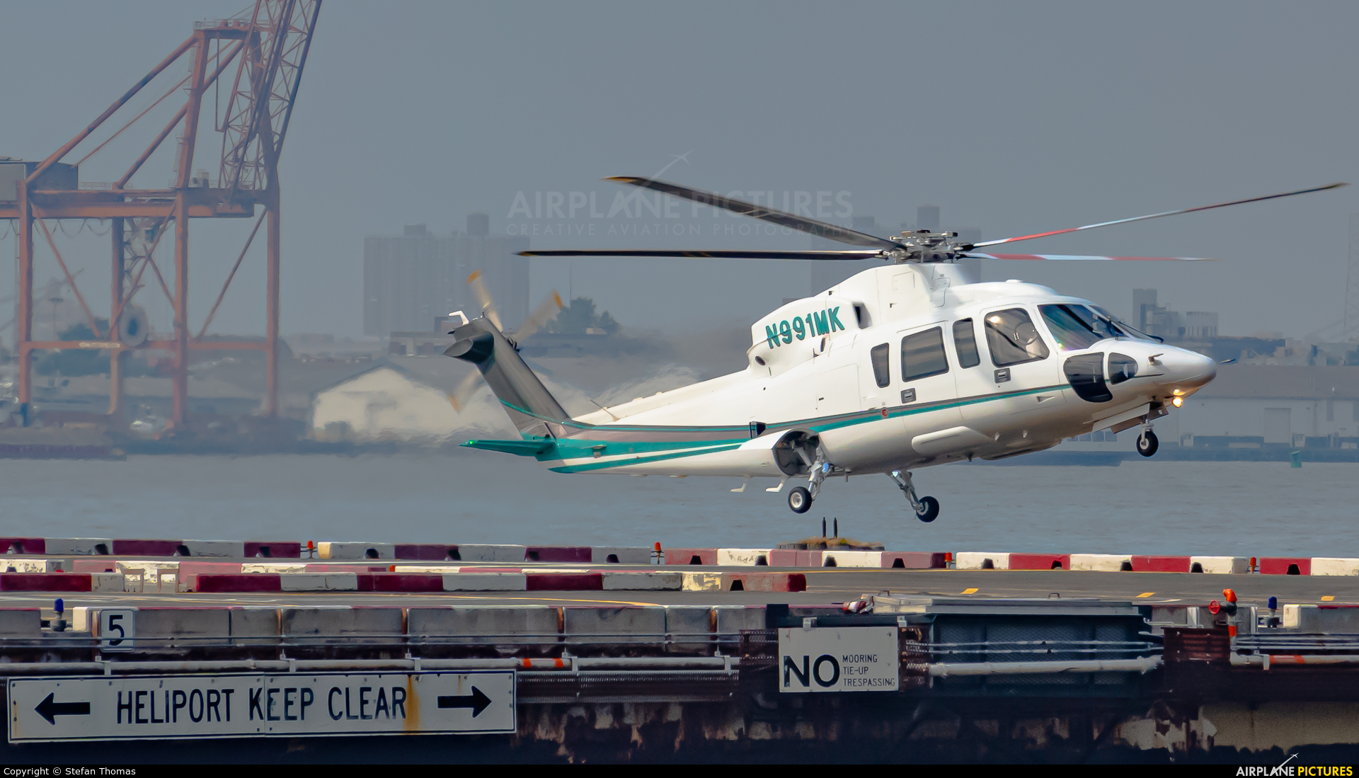 Private N991MK aircraft at Downtown Manhattan Heliport