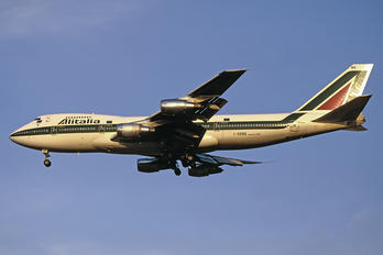 I-DEMS - Alitalia Boeing 747-200