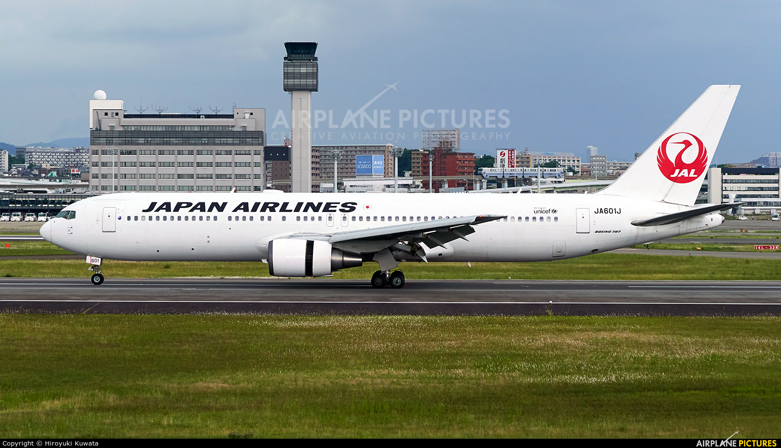JAL - Japan Airlines JA601J aircraft at Osaka - Itami Intl