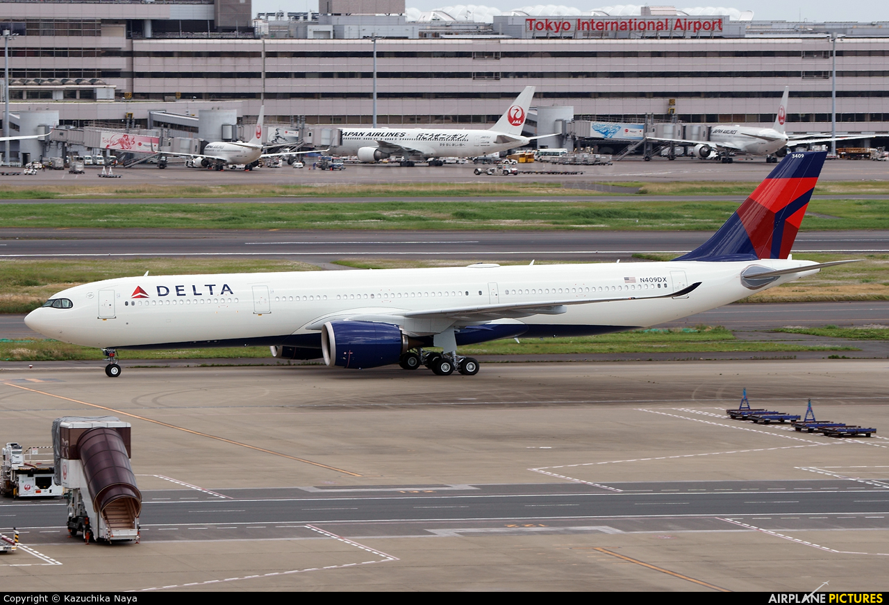 Delta Air Lines N409DX aircraft at Tokyo - Haneda Intl