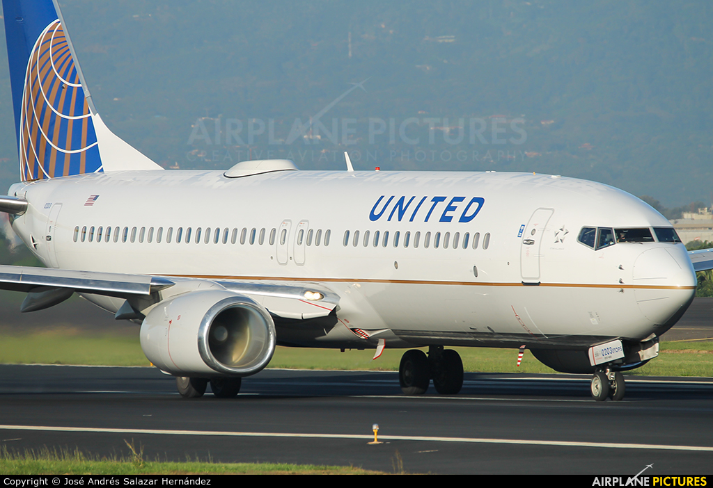 United Airlines N33203 aircraft at San Jose - Juan Santamaría Intl
