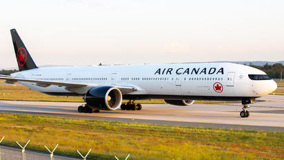 C-FITU - Air Canada Boeing 777-300ER