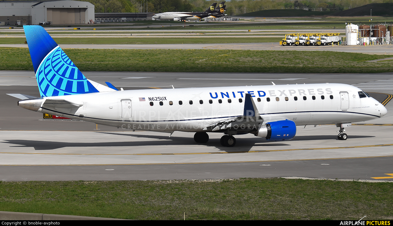 United Express N625UX aircraft at Detroit - Metropolitan Wayne County
