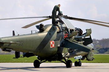 735 - Poland - Army Mil Mi-24V