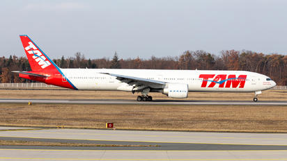 PT-MUF - TAM Boeing 777-300ER