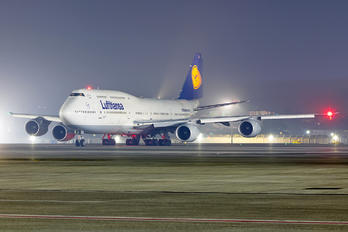 D-ABYJ - Lufthansa Boeing 747-8