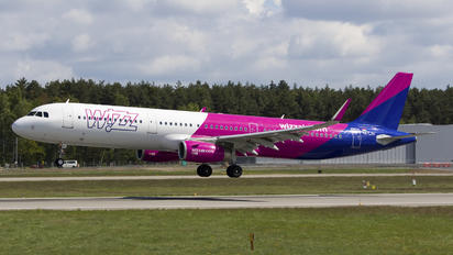 HA-LXH - Wizz Air Airbus A321